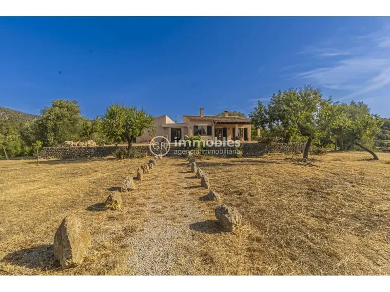 Charming country house on a plot of about 8,670 m2, single storey, preserving the Mallorcan style, located in — photo 2