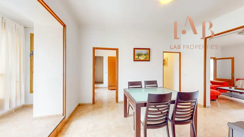 We present this interesting property consisting of two completely independent homes, each with its own access, making it — photo 9