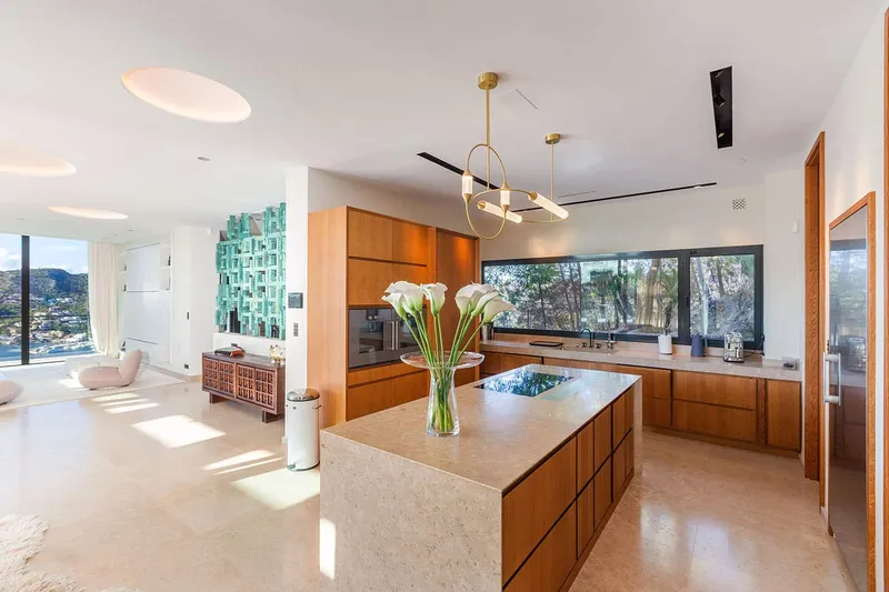 Villa of the highest class with fantastic sea views — photo 9