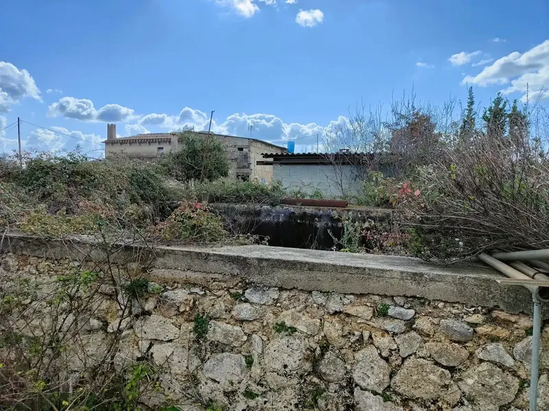 Excellent estate in Búger, to be fully renovated, with a main two-story house with fireplace. Porch with barbecue, a stone house for — photo 12