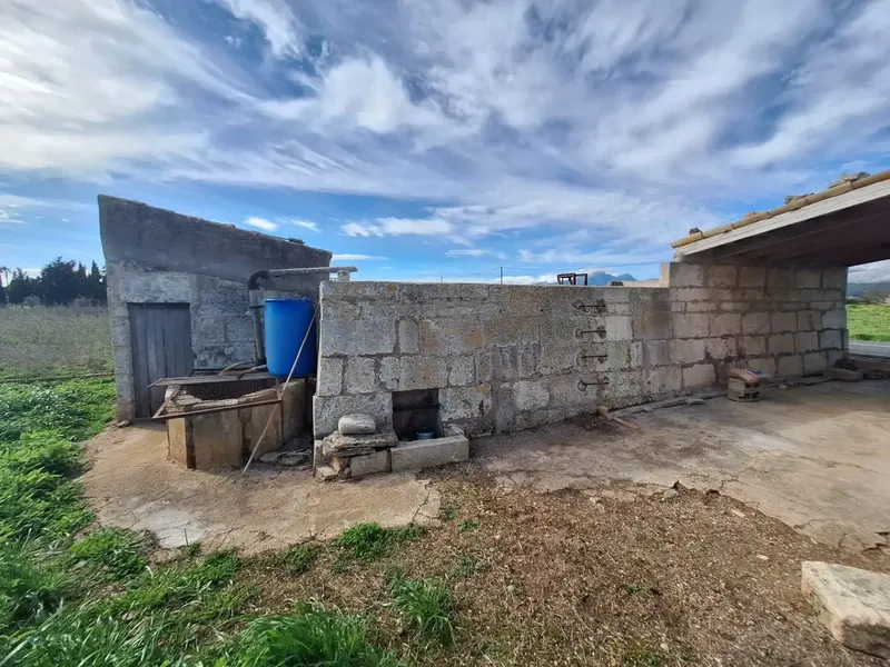 Rustic estate for sale with own well and irrigation pond, about 5,324 m2 of land and easy access next to the road — photo 8