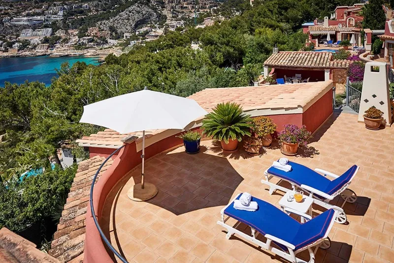 Cala Llamp: Villa with 2 apartments and holiday rental license — photo 2