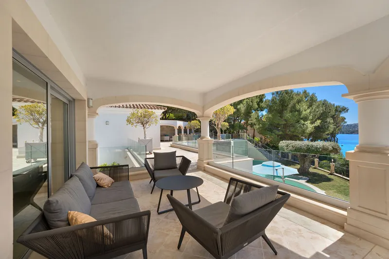 Majestic property on the first sea line — photo 11