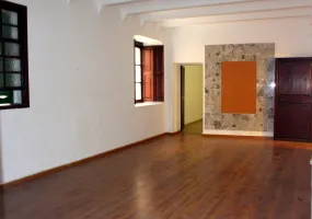Spacious Ground Floor – Historic Building — photo 4