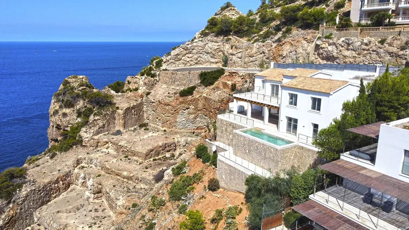 Luxury villa on the first sea line with infinity pool in Port Andratx — photo 4