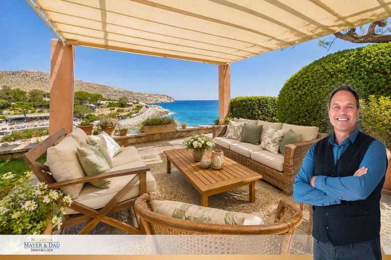 Traditional manor house with large plot on the first sea line with exceptional value potential - Ref. 9898 — photo 1