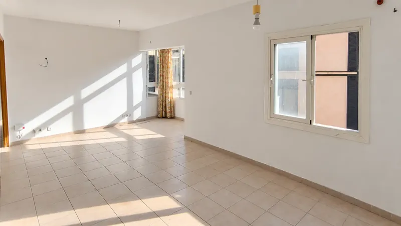 Luminoso apartamento situado en una segunda planta sin ascensor, en una ubicación muy cómoda y muy cerca de todo tipo de servicios, comercio — photo 1