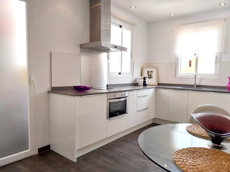 Palma Old Town: Renovated apartment with private terrace and optional underground parking space — photo 9