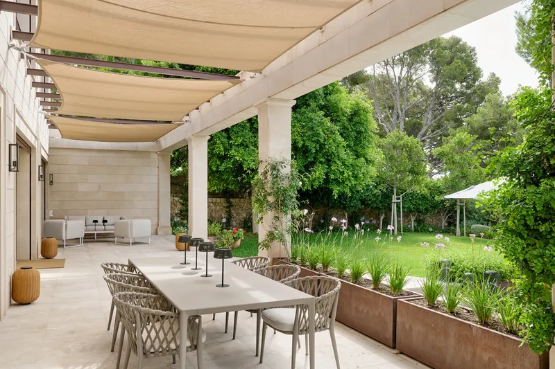 Luxury Mediterranean villa on the beachfront in Bendinat - Marcel Remus Real Estate — photo 6