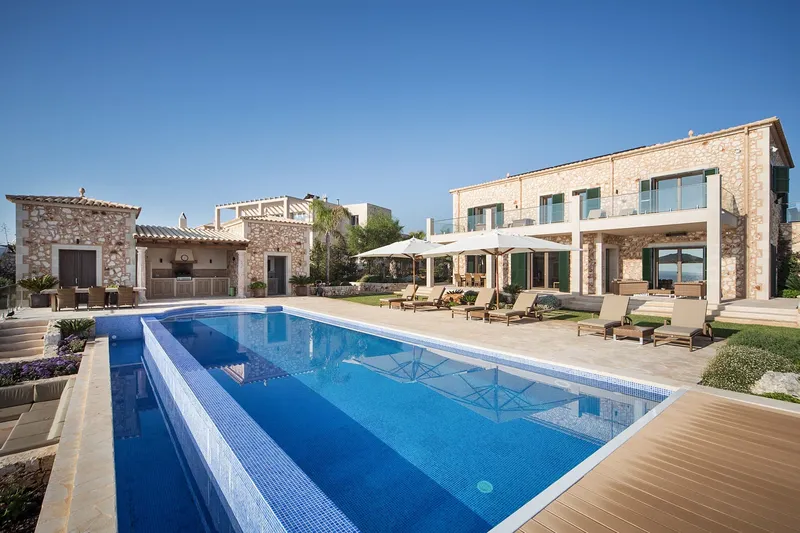Villa with heated pool for rent, frontline in Cala Murada — photo 12