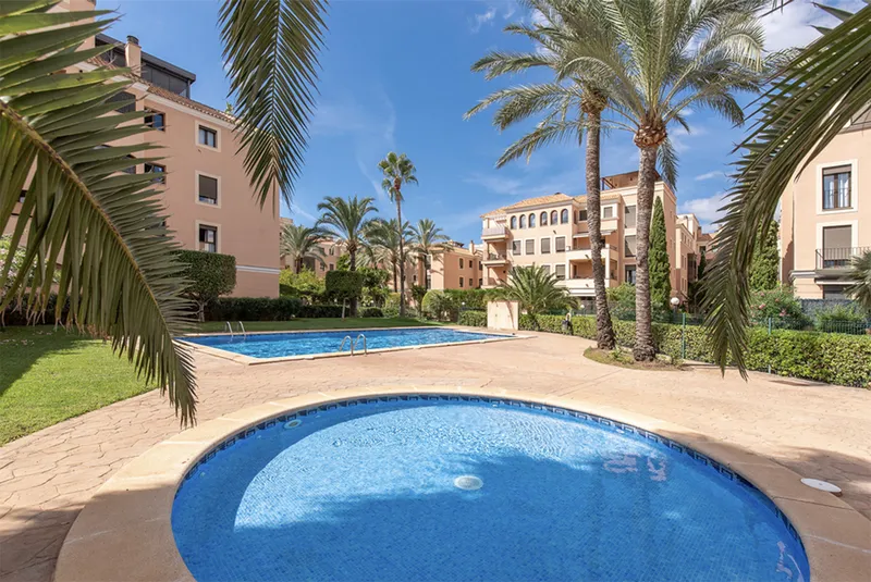 Elegante apartamento con terraza en un exclusivo complejo residencial junto al mar en Portixol, Palma Mas — photo 1