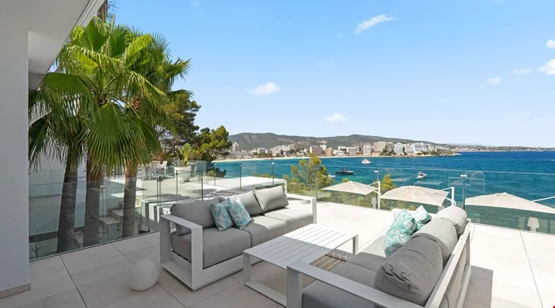 Exceptional frontline coastal residence with five suites in Cala Vinyes — photo 2
