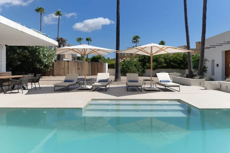 Frontline villa with direct beach access in Port Verd — photo 5