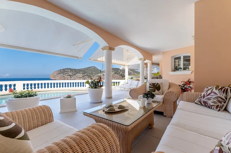 Impressive Mediterranean villa for sale in Camp de Mar with fantastic sea views — photo 3
