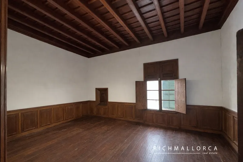 Character Townhouse with Exceptional Potential in Central Llucmajor — photo 9