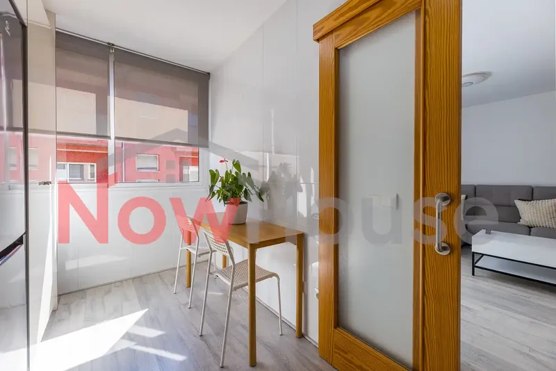 We present this exclusive and bright 85 m² apartment, with a 7 m² terrace, built in 2009 and located in a quiet and well-connected area — photo 7