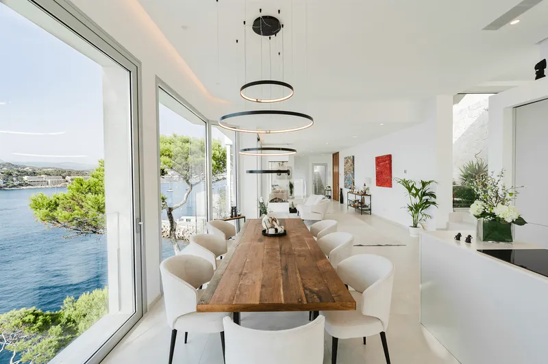 Renovated villa with pool on the front line in Santa Ponsa — photo 7