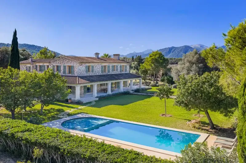 This outstanding property is located in an ideal location between Pollença and Alcúdia, just eight minutes by car from the charming old town — photo 1