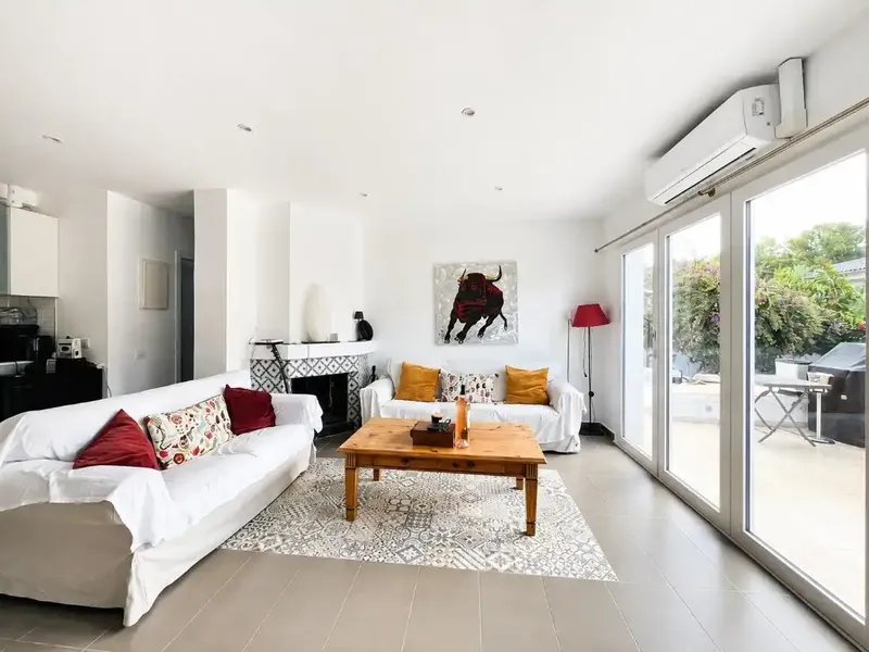 Located in Costa de la Calma, in the southwest of Mallorca, this beautiful renovated villa combines privacy, generous outdoor spaces and a — photo 2