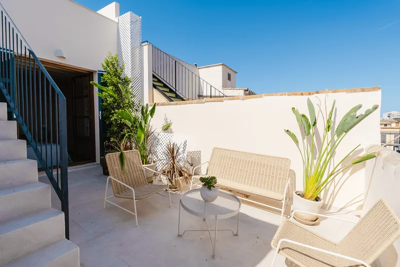 Renovated townhouse with terrace in Palma de Mallorca old town — photo 2