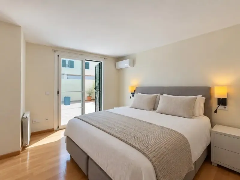 Situado en Palma, a tan solo dos minutos a pie de Porto Pi, este amplio apartamento ofrece aproximadamente 90 m² de superficie habitable y u — photo 7