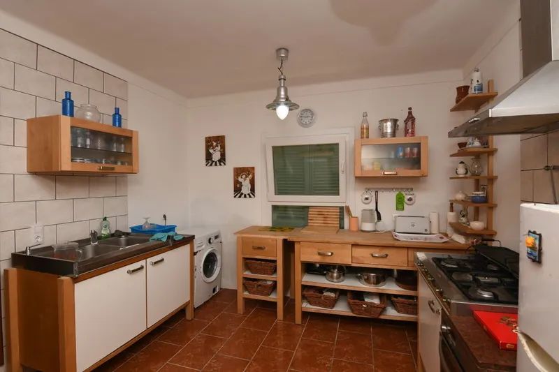 Spacious villa with great potential on a quiet street in Cala Llombards — photo 11