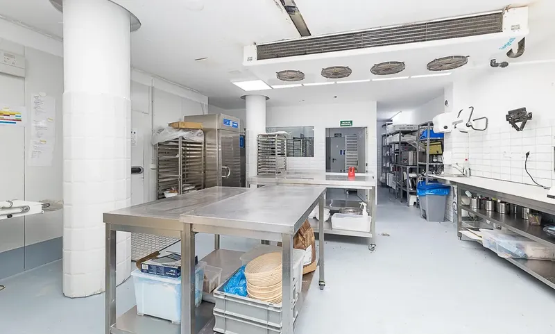 Spacious premises with industrial activity license — photo 4