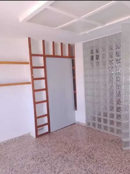 Por favor, abstenerse inmobiliarias. Ya tengo varias trabajando el ello. Gracias. Dispone de cédula de habitabilidad y Certificado de No inf — photo 1