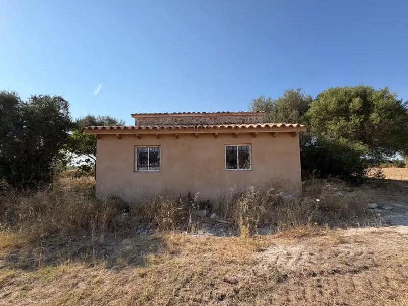 Inmoclaus presents this rustic finca located on the outskirts of Inca with quick access to the highway connecting Palma and Alcúdia. — photo 7