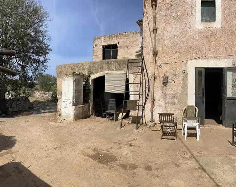 Old farmhouse for total renovation — photo 5