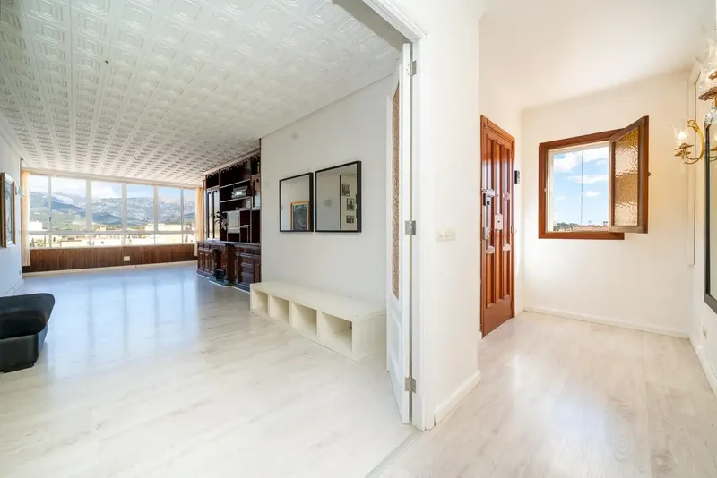 The property has 128 m2 built distributed in a spacious living-dining room, 4 bedrooms, 2 full bathrooms, 1 toilet, independent kitchen — photo 1