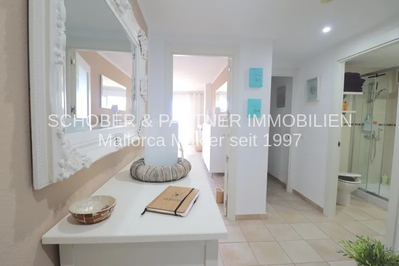Modern apartment with 2 bedrooms and sea views — photo 10