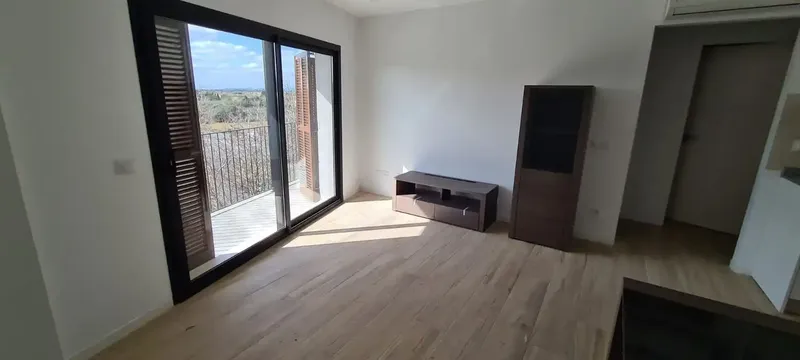Bonito Piso en Primera Planta - Obra Reciente Reformada. — photo 4
