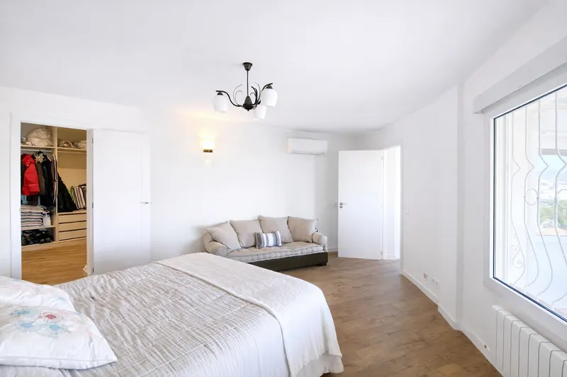Villa with panoramic sea views and renovation potential in the sought-after area of Santa Ponsa — photo 11
