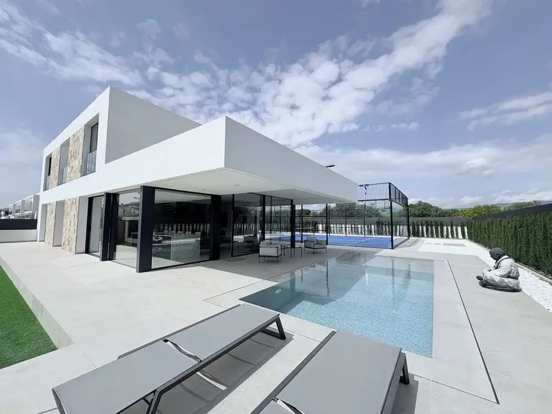 *VILLA CONTEMPORÁNEA DE ALTA GAMA CON PISCINA INFINITY Y PISTA DE PÁDEL PRIVADA* — photo 12