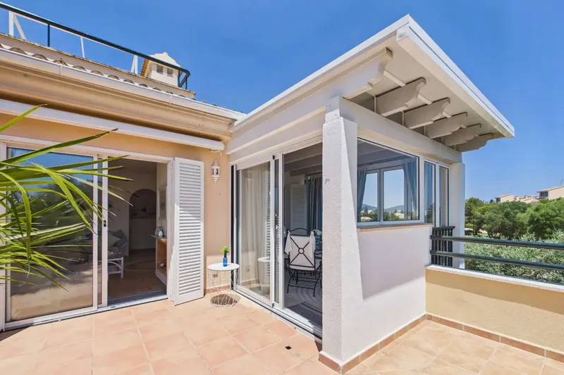 This tastefully furnished and bright apartment is located in a small, well-maintained residential complex with only 18 owners, ideal — photo 5