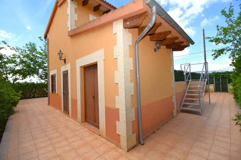 Rustic finca with 159 m2 home for long-term rent in Sa Pobla — photo 3