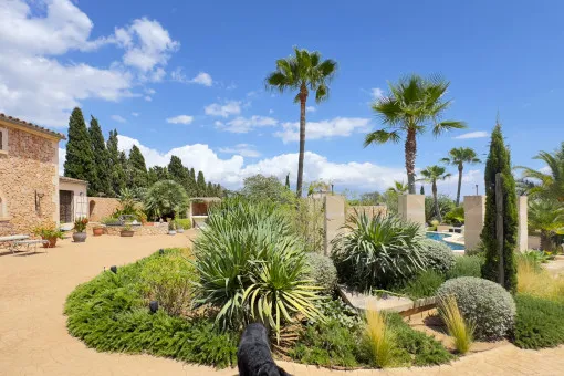 Llucmajor, beautifully landscaped and well-kept natural stone finca with pool, photovoltaics, air conditioning and underfloor heating near Llucmajor — photo 2