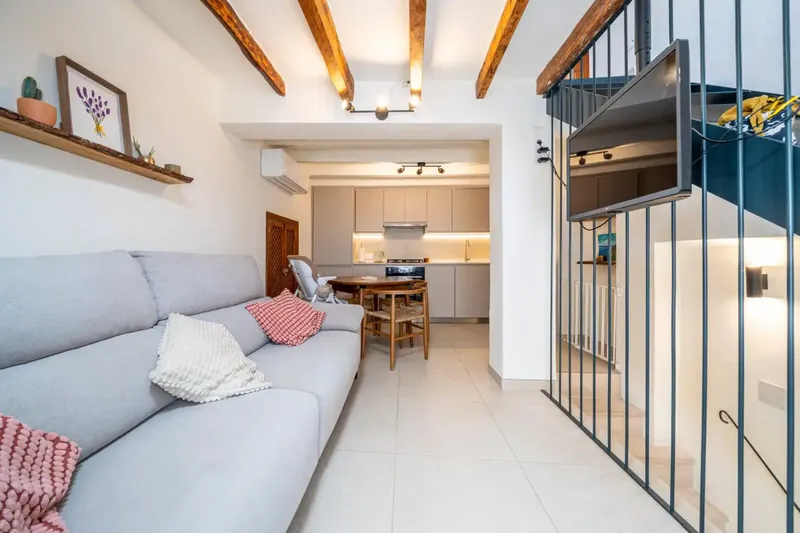 Descubre esta encantadora casa en Valldemossa, recientemente reformada con un gusto excelente, combinando el carácter tradicional de la vivi — photo 7