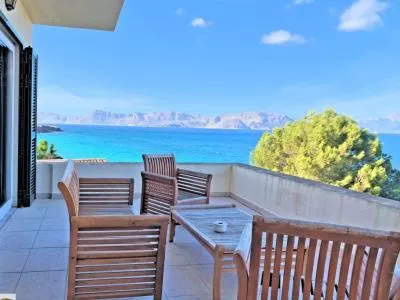 Residential building in Mal Pas Alcudia with direct access to the sea and stunning views — photo 9