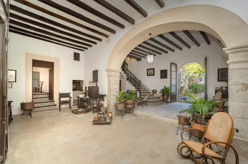 Impressive Historic 8-Bedroom Townhouse in Fornalutx — photo 5