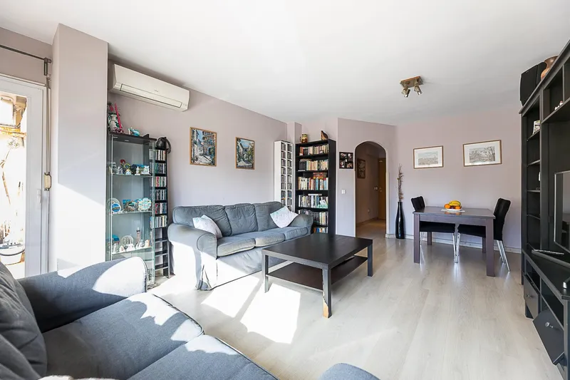 Apartment — photo 1