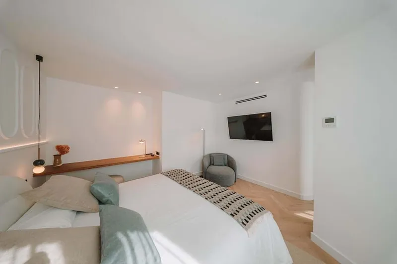 Design-Led Residence in Central Palma — photo 12