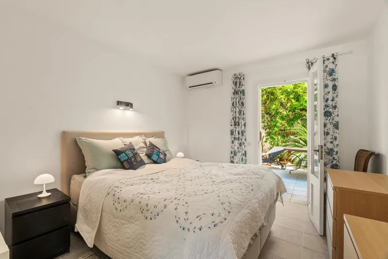 Spacious and Comfortable Double Apartment in Camp de Mar — photo 12