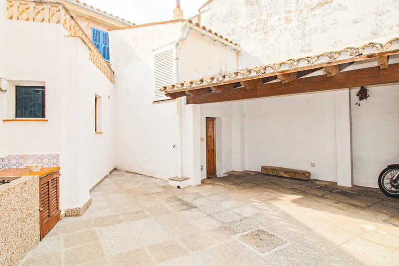 Ref.2451C – S'Arraco – Townhouse in central location with patio — photo 3