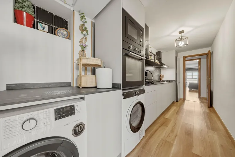 Spacious exterior flat with terrace and lift — photo 10