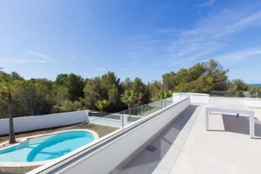 Santa Ponsa, modern villa for rent in Santa Ponsa with sea views and a spacious outdoor area — photo 3