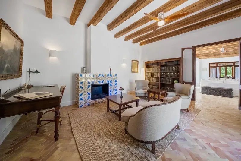 Private and quiet 182,000 m2 finca in Campanet with a 760 m2 newly built high-quality house with antique elements, such as bal — photo 5
