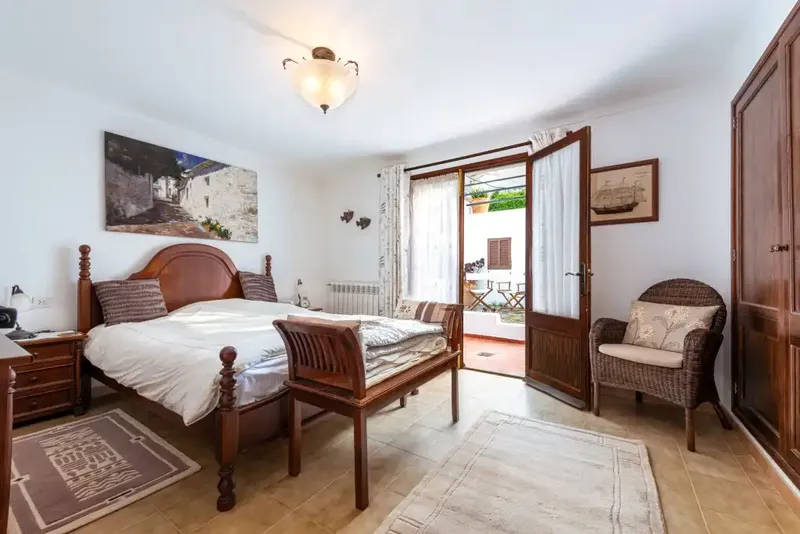 Presented exclusively by Balearic Properties, this charming house is located in the highly sought-after area of Gotmar, Puerto Pollensa. — photo 10