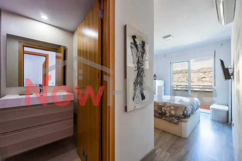 We present this exclusive and bright 85 m² apartment, with a 7 m² terrace, built in 2009 and located in a quiet and well-connected area — photo 12